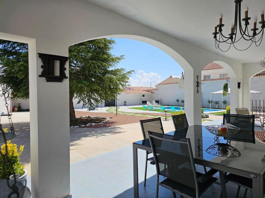La Casa Del Arbol Villa Fuentiduena de Tajo Luaran gambar