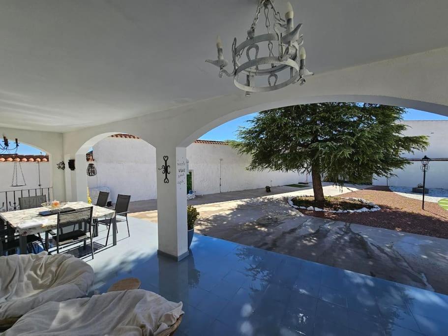 La Casa Del Arbol Villa Fuentiduena de Tajo Luaran gambar