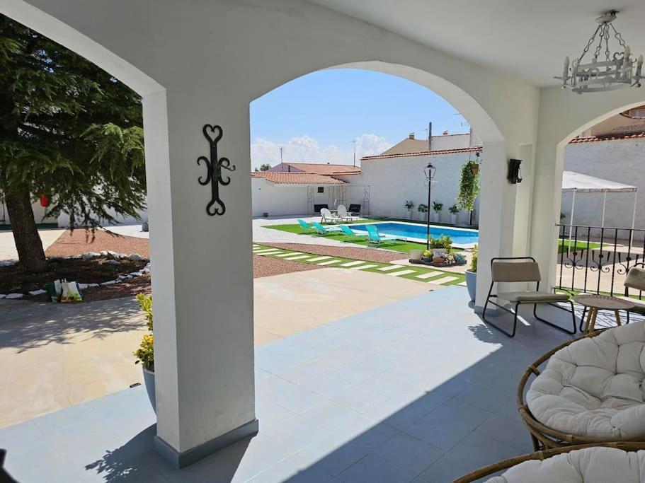 La Casa Del Arbol Villa Fuentiduena de Tajo Luaran gambar